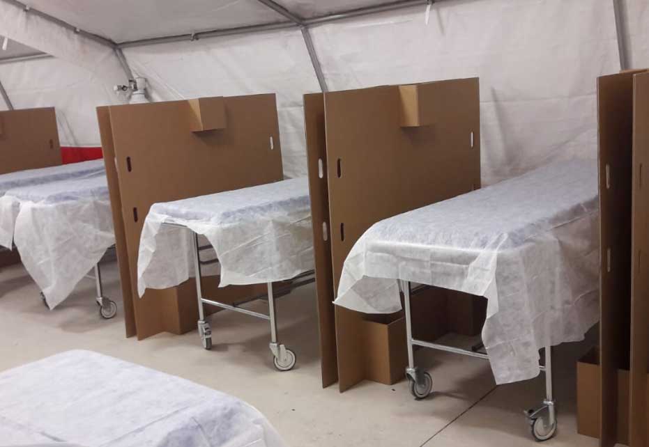 Corrugated screens dividing hospital beds