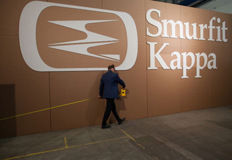 Smurfit Kappa makes world s biggest cardboard box