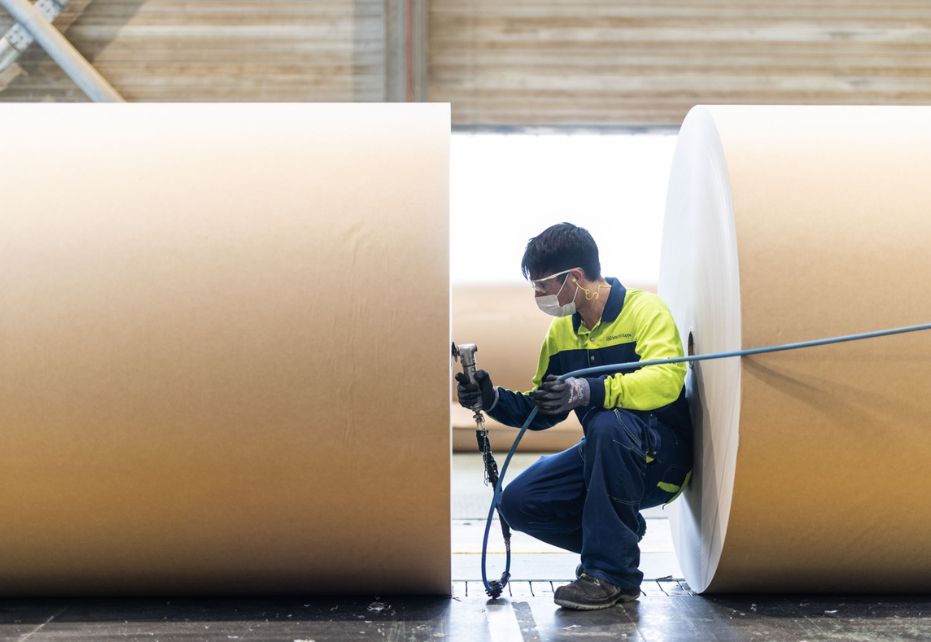 Hombre roll papel
