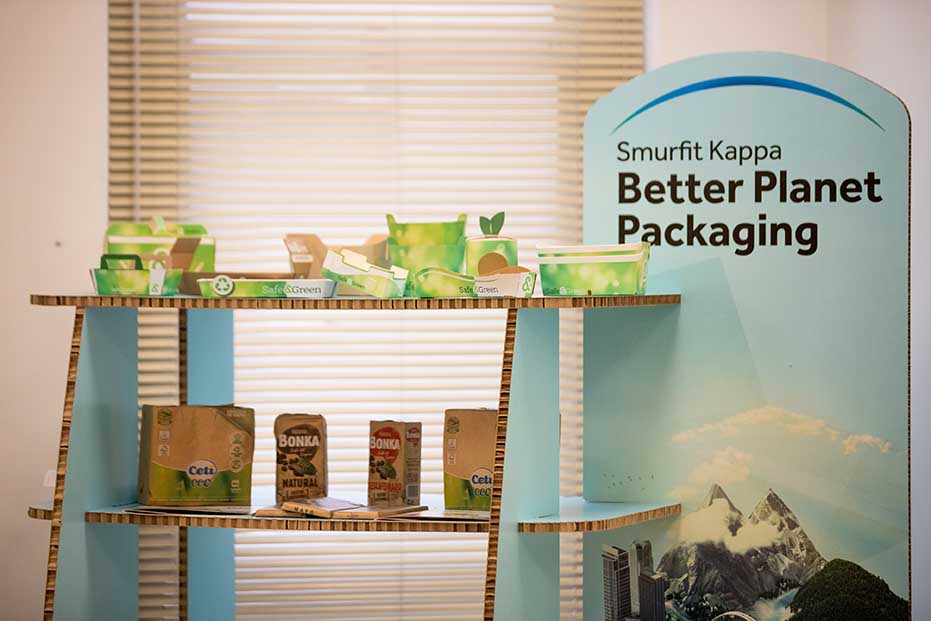 Scaffale con esposizione Better Planet Packaging Smurfit Kappa