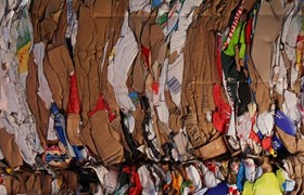 Entassement de carton ondulé recyclé