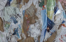 Entassement de papier journaux recylés